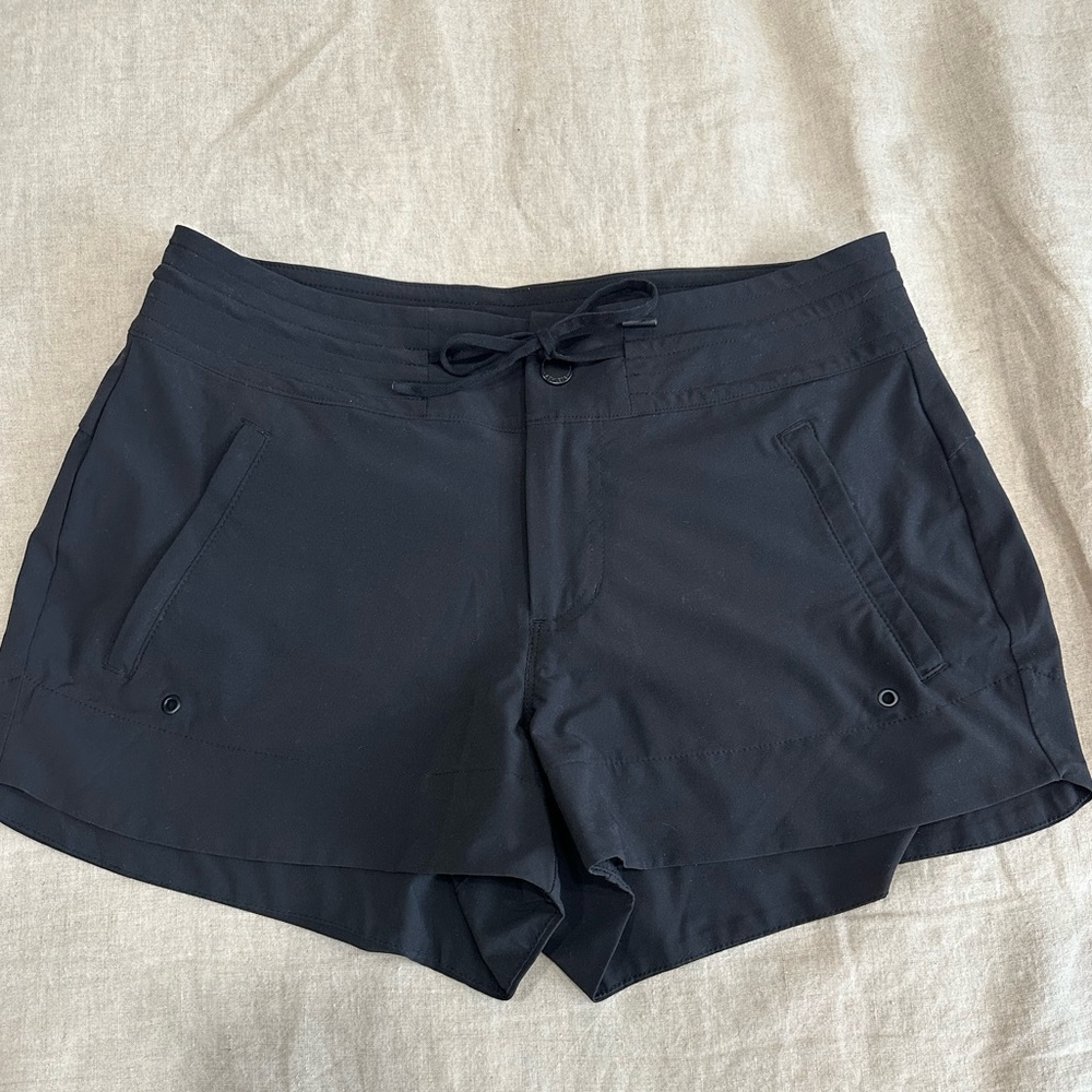 Athleta Hudson Board Shorts Women’s Size 4 Black UPF 50+ Quick Drying